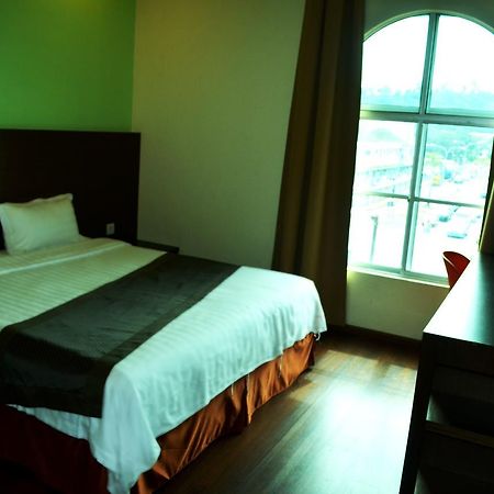 Lintas Plaza Hotel Kota Kinabalu Buitenkant foto